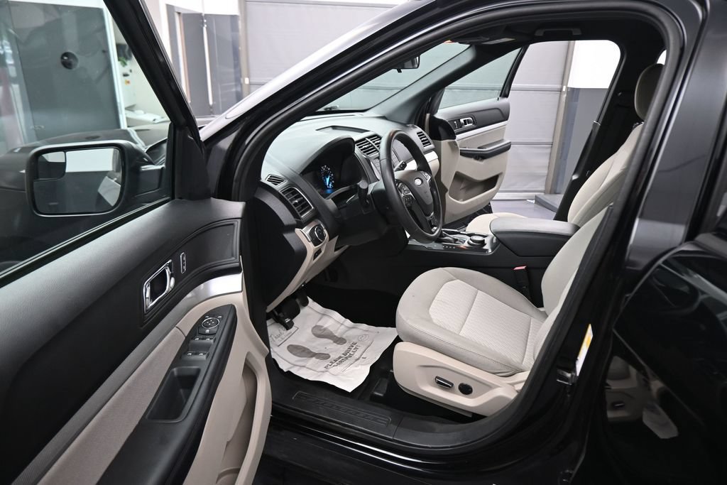 Used 2018 Ford Explorer 4WD w/ Class II Trailer Tow Package image 38