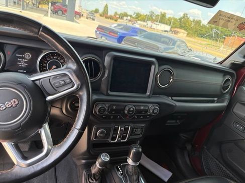 Used 2021 Jeep Gladiator Overland AWD/4WD image 6