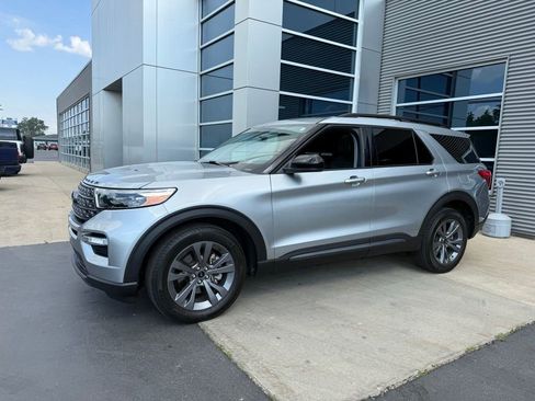 Certified 2023 Ford Explorer XLT w/ Equipment Group 202A AWD/4WD image 4