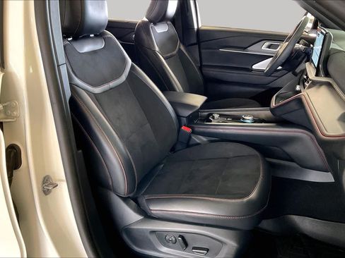 Used 2025 Ford Explorer ST AWD/4WD image 8