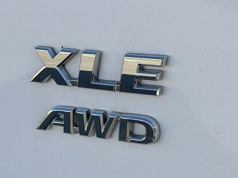 Used 2018 Toyota RAV4 XLE image 25