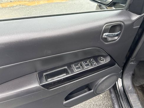 Used 2017 Jeep Patriot Latitude image 10