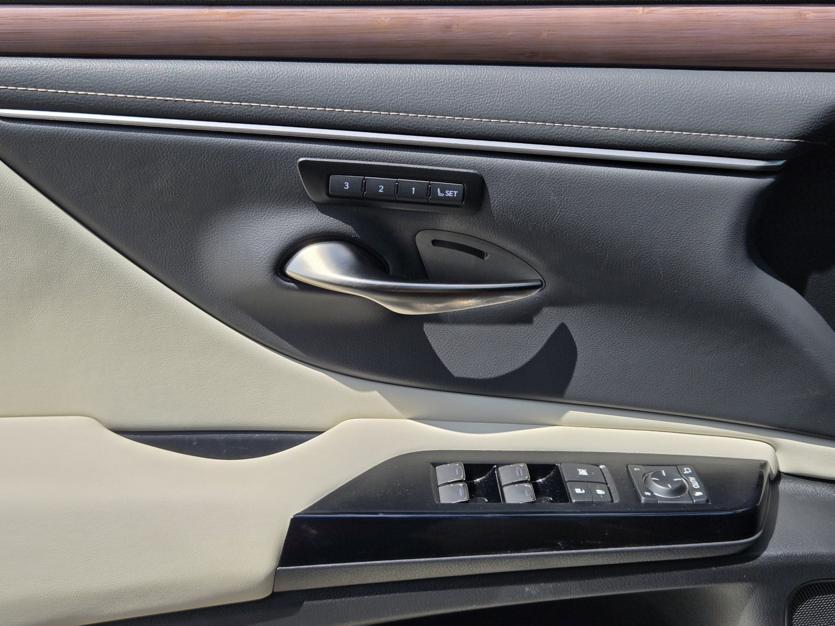 Certified 2025 Lexus ES 350 w/ Premium Package FWD image 21