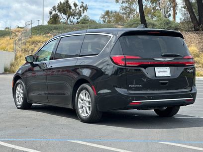 Used 2024 Chrysler Pacifica Touring-L