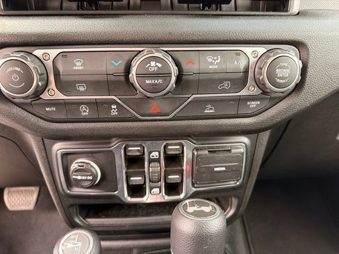 Used 2025 Jeep Wrangler Unlimited Sport AWD/4WD image 17