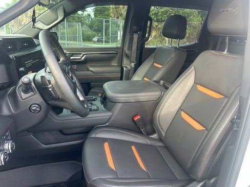 Used 2025 GMC Sierra 1500 AT4 w/ AT4 Premium Package AWD/4WD image 9