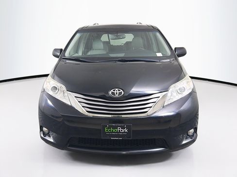Used 2017 Toyota Sienna XLE w/ XLE Navigation Package FWD image 2