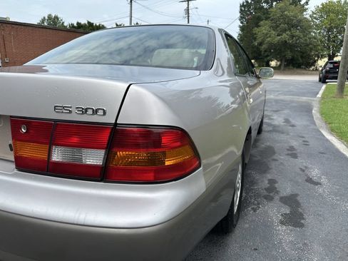Used 1997 Lexus ES 330 FWD image 6
