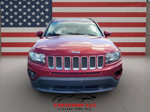 Used 2017 Jeep Compass Latitude FWD image 2