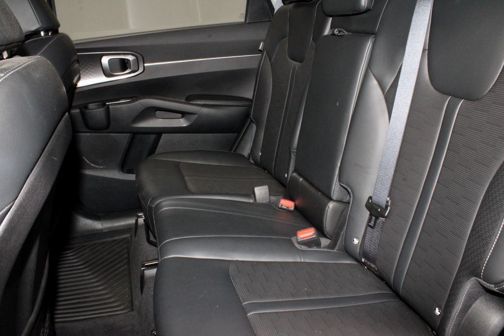 Used 2024 Kia Sorento S FWD image 23