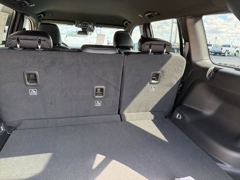 New 2025 Jeep Grand Cherokee Altitude image 21