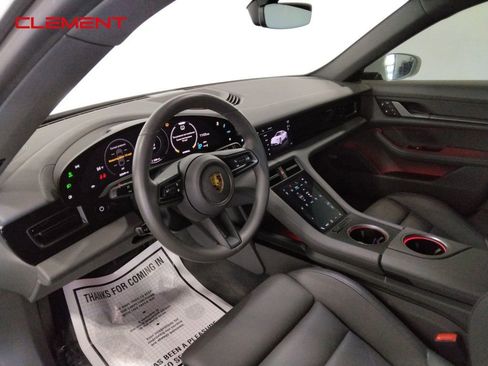 Used 2022 Porsche Taycan image 32