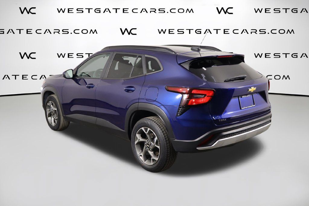 Used 2024 Chevrolet Trax LT FWD image 43