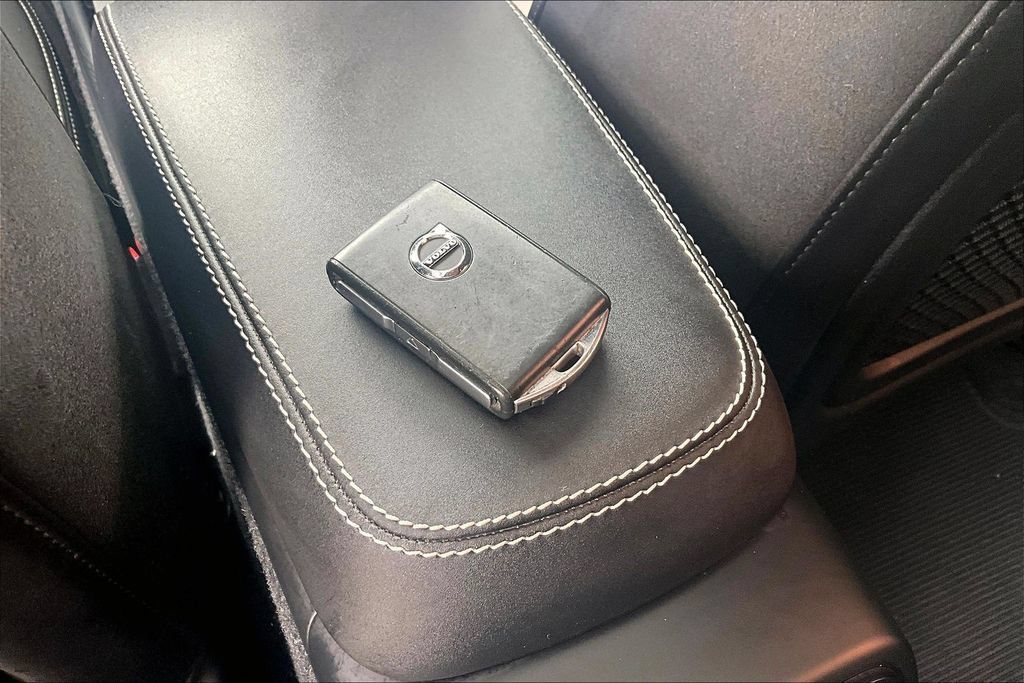 Certified 2023 Volvo C40 P8 Recharge Plus w/ Protection Package Premier AWD/4WD image 14