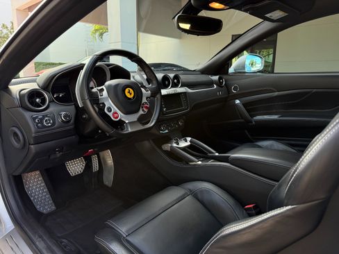 Used 2012 Ferrari FF image 28