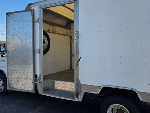 Used 2021 Ford E-450 and Econoline 450 Super Duty RWD image 17