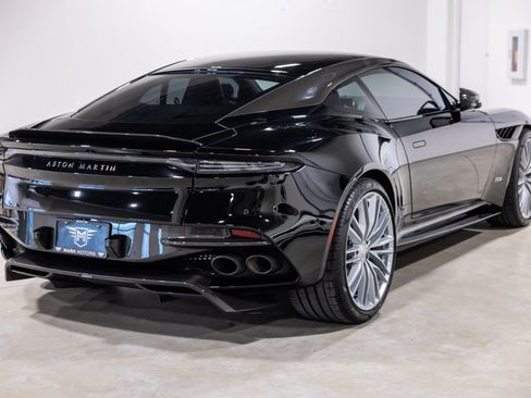 Used 2022 Aston Martin DBS Superleggera RWD image 9