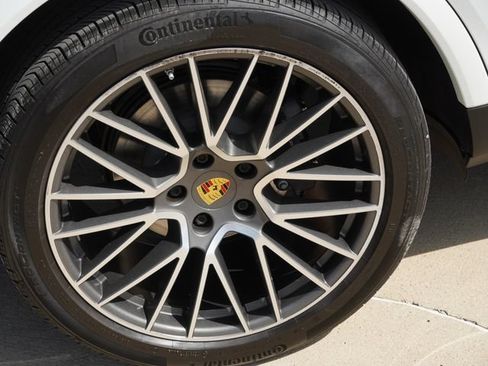 Used 2020 Porsche Cayenne AWD/4WD image 11