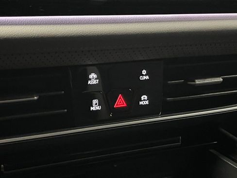 New 2026 Volkswagen Atlas Peak Edition AWD/4WD image 11