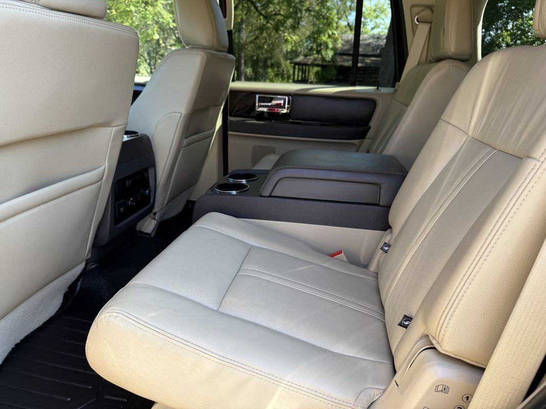 Used 2015 Lincoln Navigator 4WD w/ Equipment Group 101A Reserve image 34