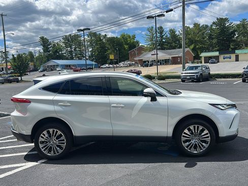 Used 2022 Toyota Venza XLE AWD/4WD image 11