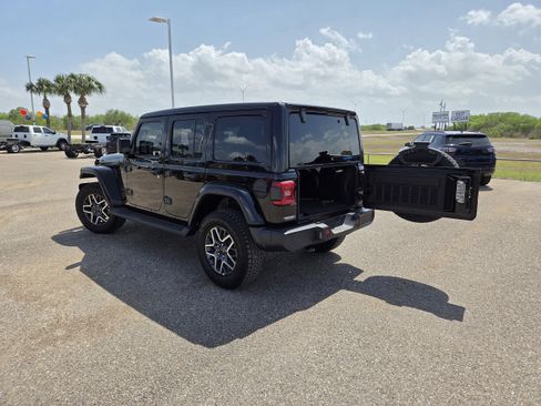 New 2026 Jeep Wrangler Unlimited Sahara AWD/4WD image 25
