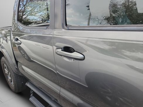 Used 2019 Toyota Tacoma TRD Sport image 15