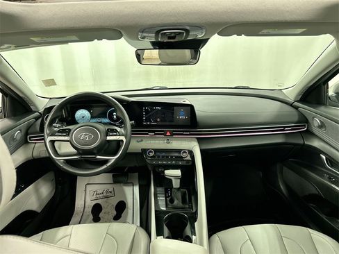 Used 2023 Hyundai Elantra Limited w/ Preferred Accessory Package image 19