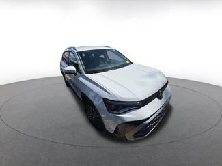 Used 2025 Volkswagen Taos SE video 2