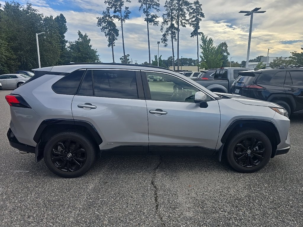 Used 2022 Toyota RAV4 SE w/ SE Grade Weather Package AWD/4WD image 4
