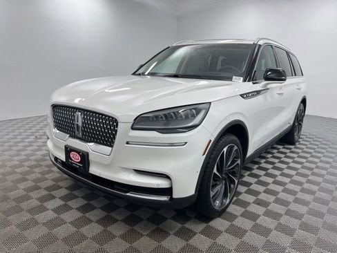 Used 2023 Lincoln Aviator Reserve w/ Equipment Group 201A AWD/4WD image 2