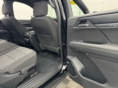 Used 2025 GMC Acadia Elevation image 35