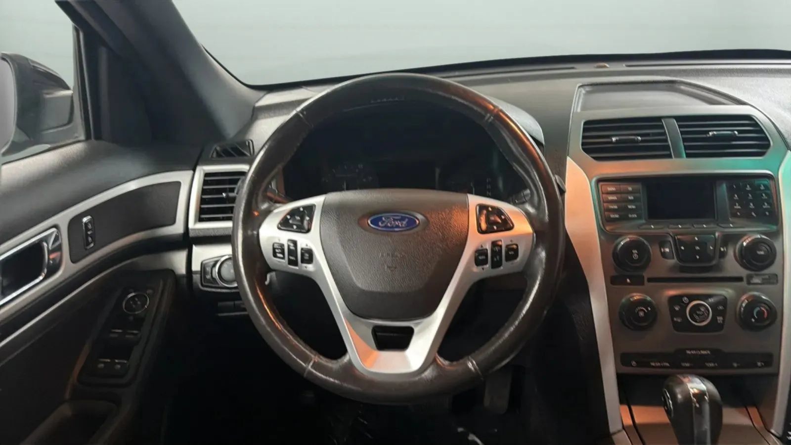 Used 2015 Ford Explorer XLT FWD image 10