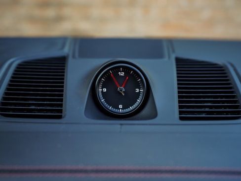 Used 2023 Porsche Cayenne Platinum Edition image 29