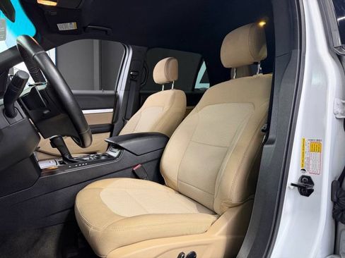 Used 2017 Ford Explorer XLT FWD image 16