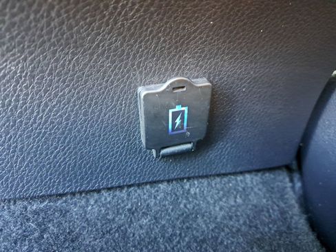 Certified 2021 Toyota Camry SE image 9