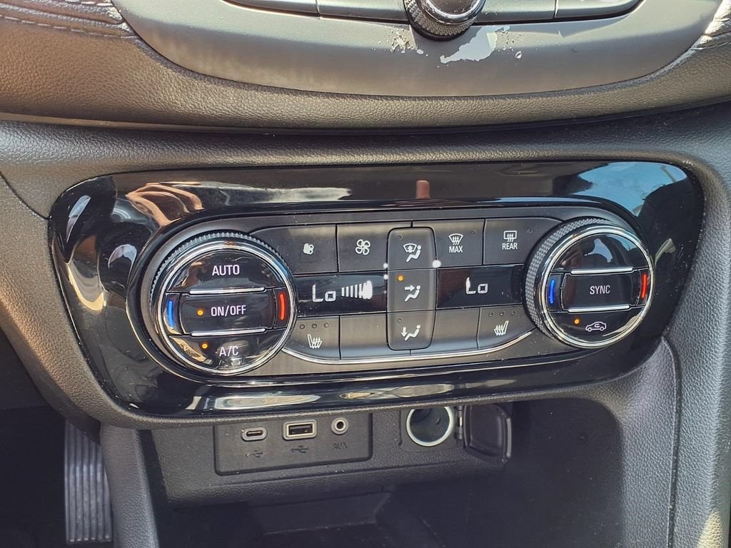Used 2020 Buick Encore GX Select w/ Sport Touring Package FWD image 12