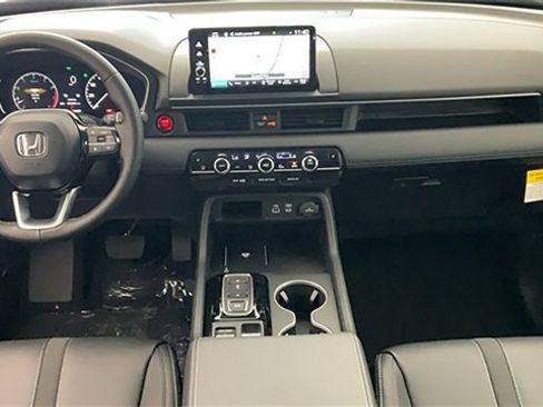 New 2025 Honda Pilot Touring image 3