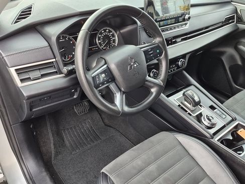 Used 2024 Mitsubishi Outlander SE FWD image 10
