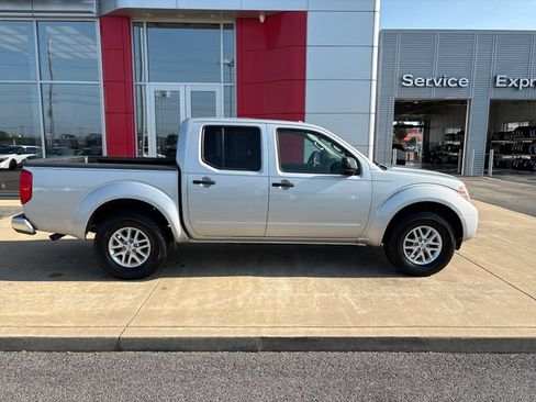 Used 2016 Nissan Frontier SV AWD/4WD image 6