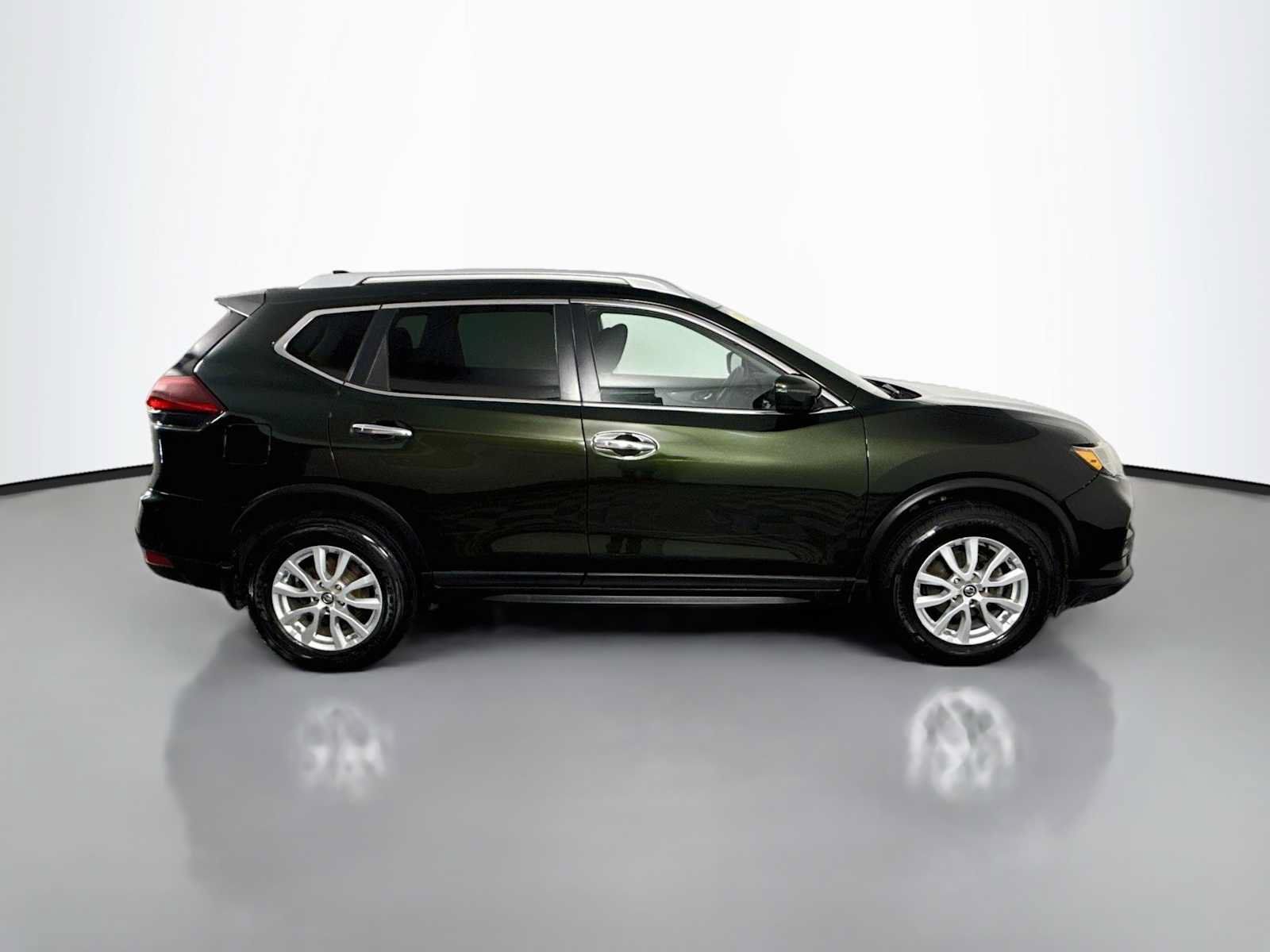 Used 2019 Nissan Rogue SV AWD/4WD image 8