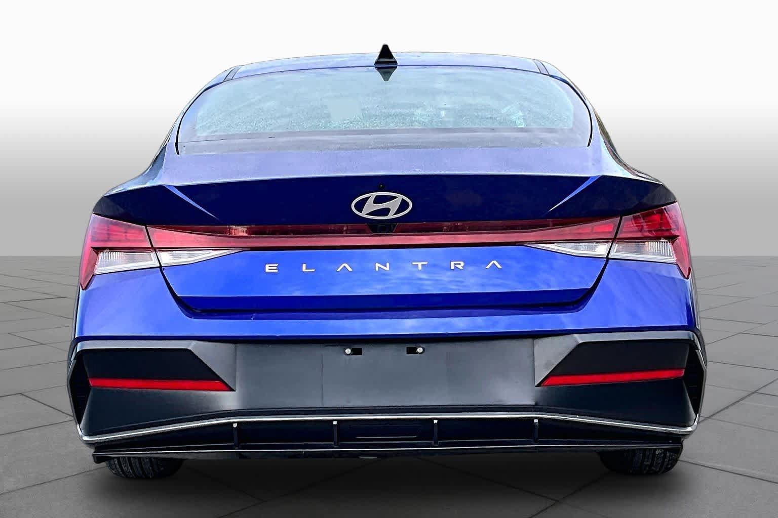 Used 2025 Hyundai Elantra SEL FWD image 5