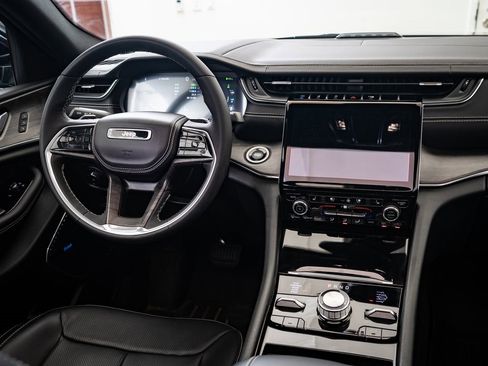 Used 2022 Jeep Grand Cherokee Overland image 31