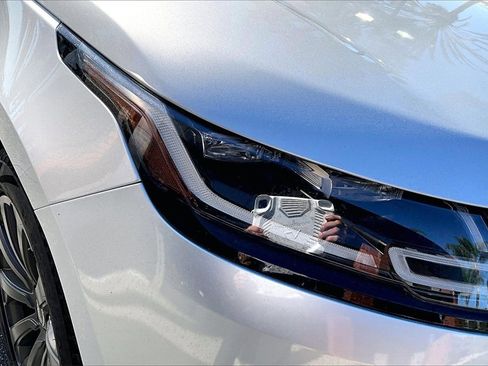 Used 2021 Land Rover Range Rover Velar R-Dynamic S image 30