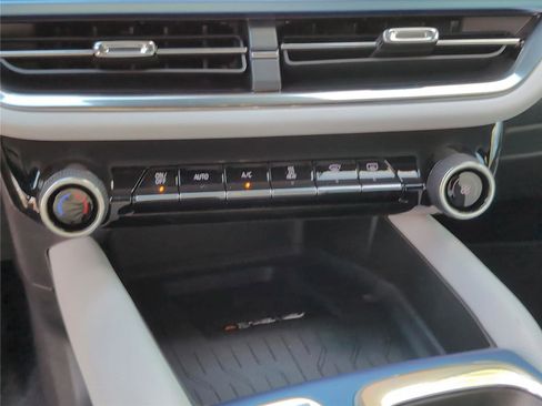 New 2025 Chevrolet Equinox EV LT image 16