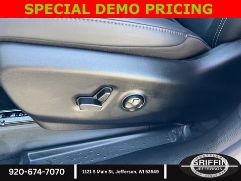 New 2026 Chrysler Pacifica Select image 26