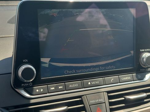 Used 2025 Nissan Altima 2.5 SV FWD image 25
