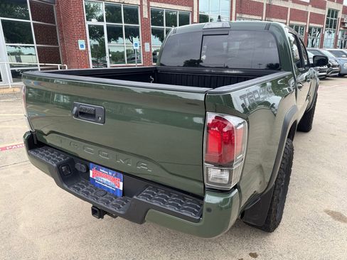 Used 2021 Toyota Tacoma TRD Off-Road w/ TRD Premium Off Road Package AWD/4WD image 3