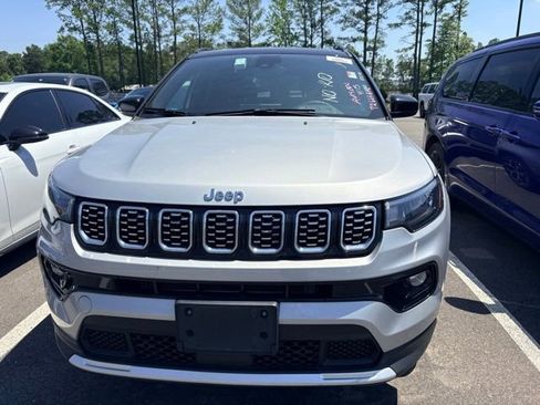 Used 2025 Jeep Compass Limited AWD/4WD image 2