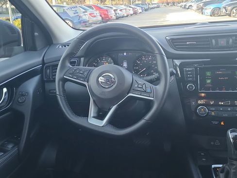 Used 2022 Nissan Rogue Sport SL w/ Premium Package image 21